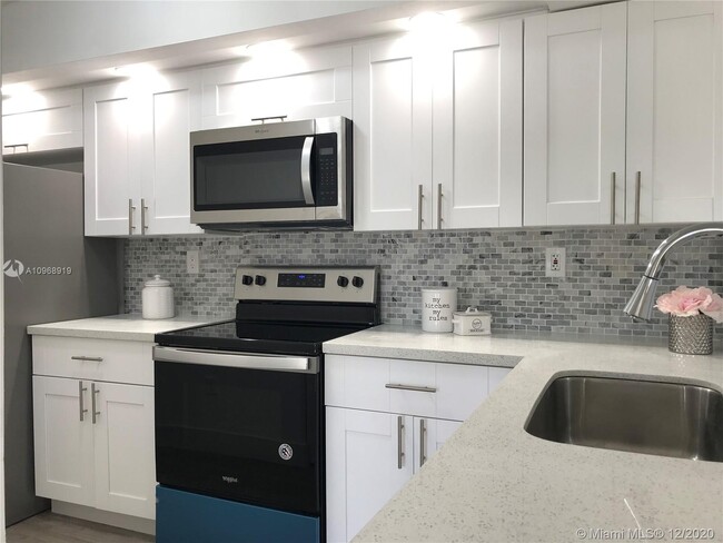 Foto del edificio - 8670 SW 212th St