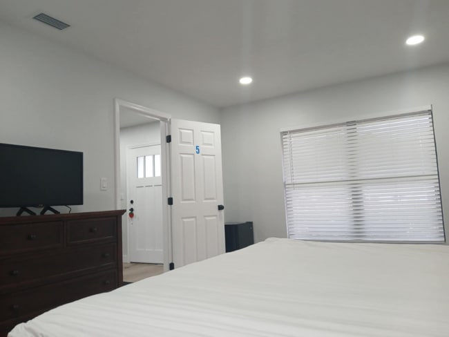 Foto del edificio - 5303 Glen Harwell Rd