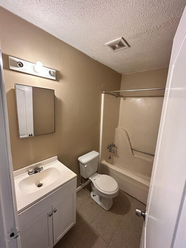 Building Photo - 5366 Clinchport Cir