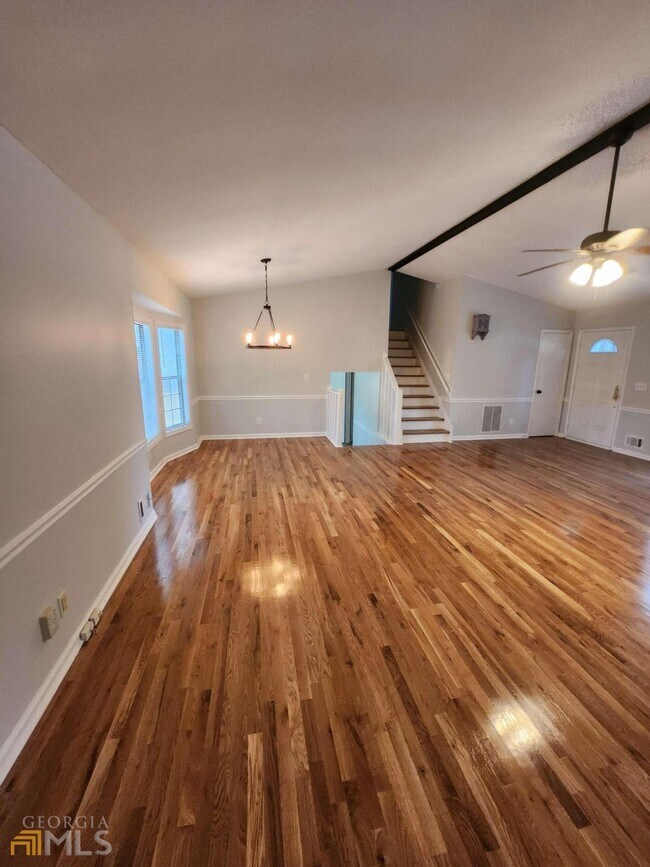 Foto del edificio - 4440 Hollister Dr