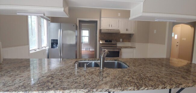 Foto del edificio - 4425 N 105th St