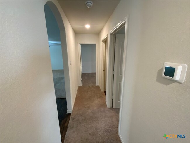 Building Photo - 208 Allington Cir