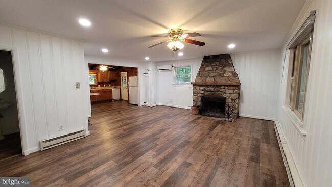 Building Photo - 1831 Wildcat Hollow Rd