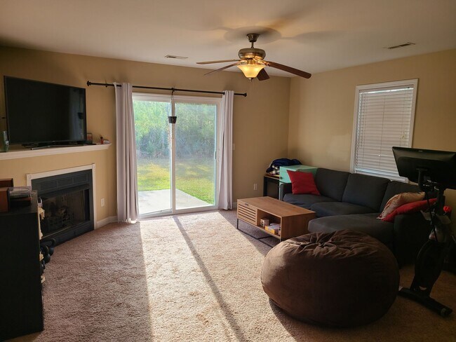 Foto del edificio - 2 bedroom, 2 bath unfurnished home - Pine Ridge Community - Holly Ridge
