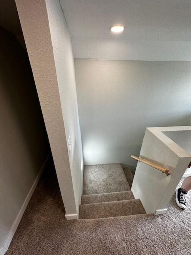 Building Photo - Charming Two Bedroom Pet Friendly Home in ...