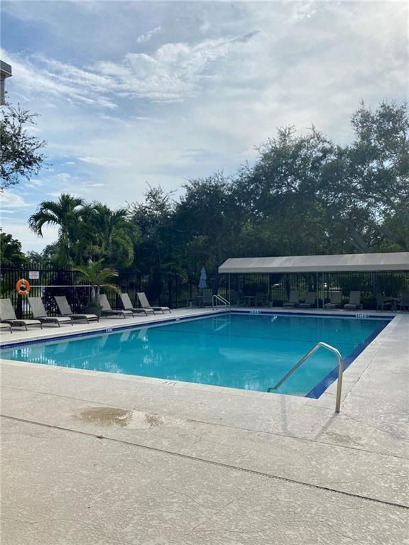 Foto del edificio - 5033 SW 121st Terrace