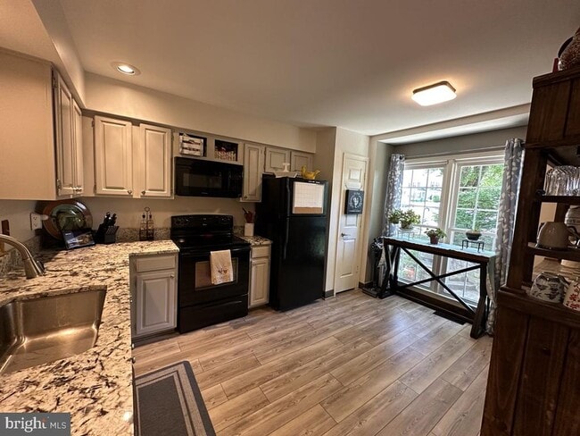 Building Photo - 8102 Clifforest Dr