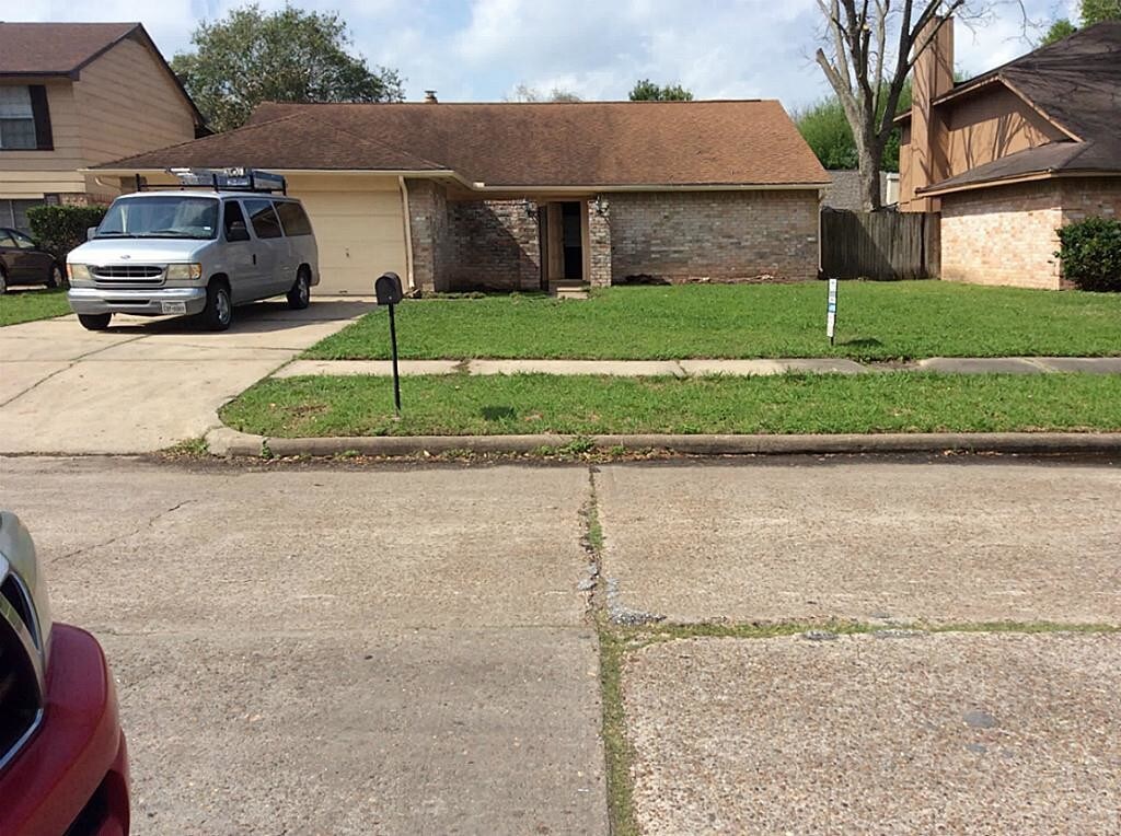 Foto principal - 16418 Quail Park Dr