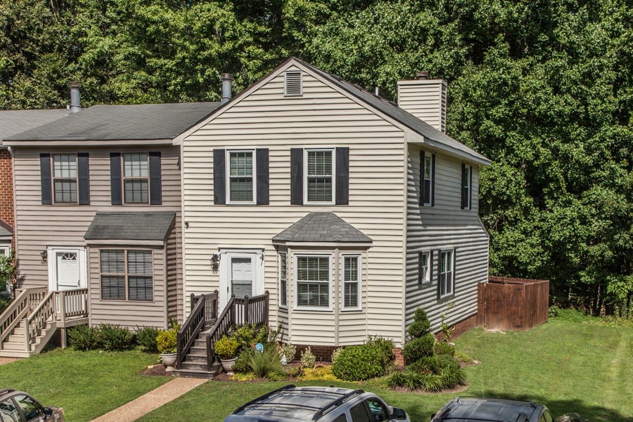 Primary Photo - Spacious 3 Bedroom 2.5 Bath Townhome in Wi...