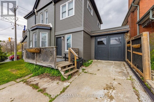 Building Photo - 204-204 Wharncliffe Rd S