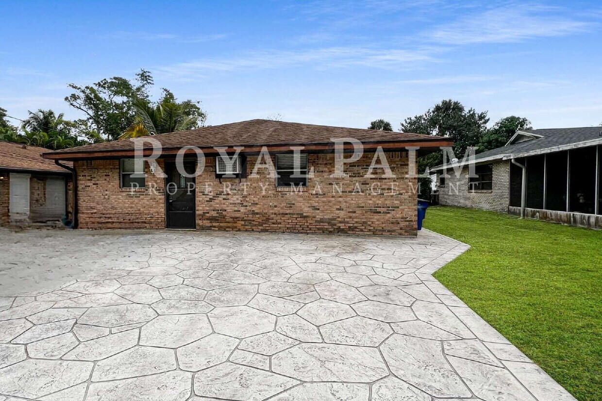 Foto principal - 27917 Washington St