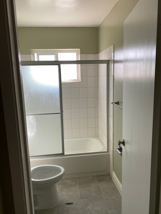 Foto del edificio - 3222 E 27th St
