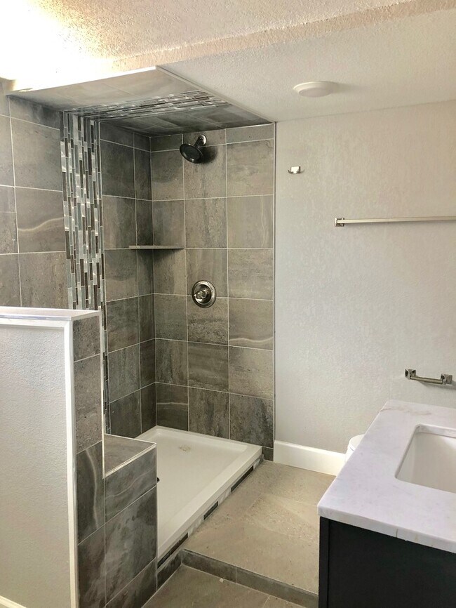 Building Photo - Renovated Basement Apartment