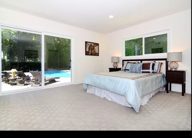 Building Photo - 15643 Woodfield Pl