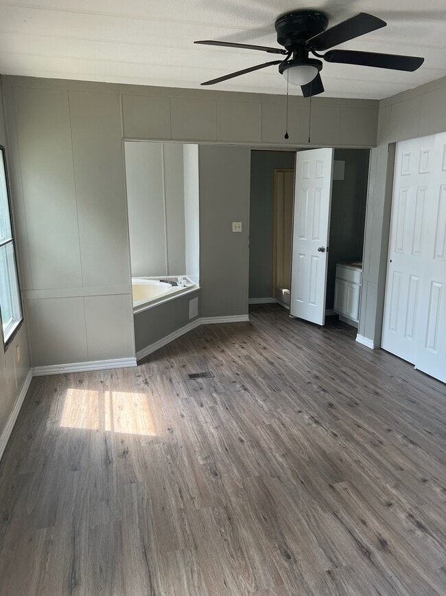 Building Photo - 252 Golden Crest Dr