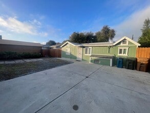 Building Photo - 616 W 16th St