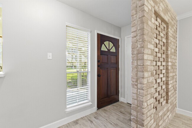 Building Photo - 13010 Trail Hollow Dr