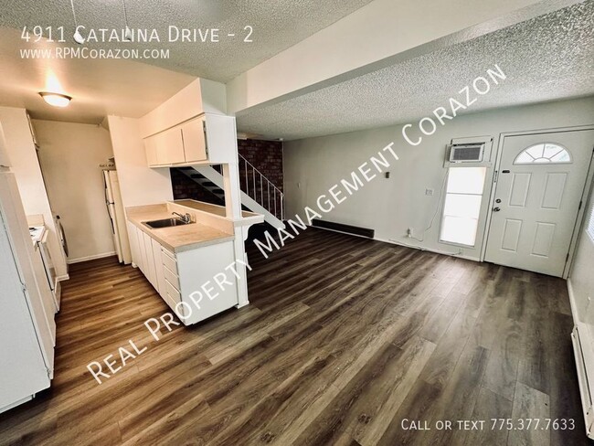 Building Photo - Two Story, Two Bedroom, One Bathroom Town-...