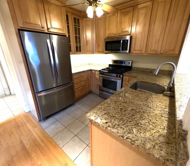 Photo - 1710 N Sedgwick St Apartment
