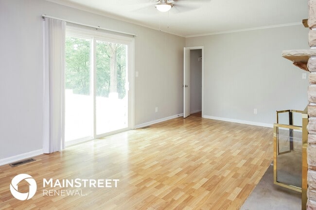 Building Photo - 2025 Rockwood Ln