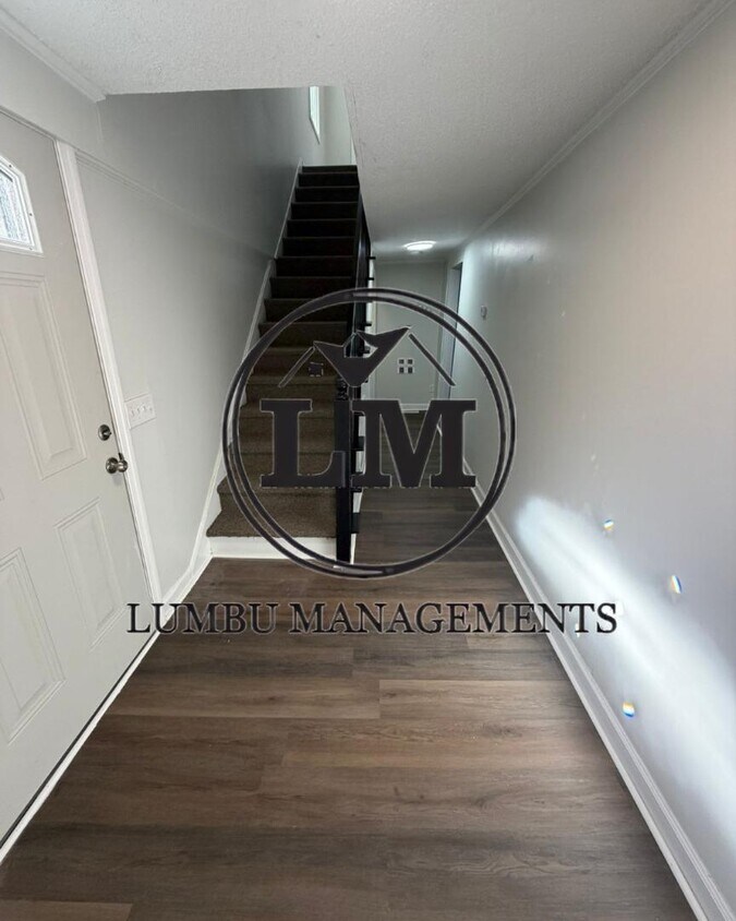 Foto principal - 414 E Morehead St