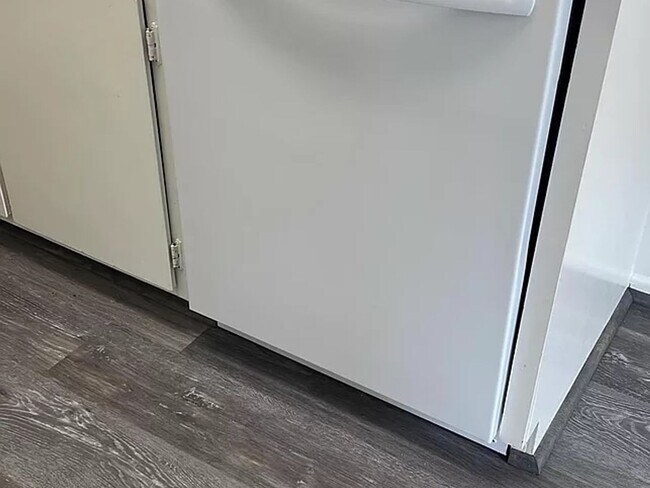 Building Photo - 1 Bedroom Townhome in Goleta