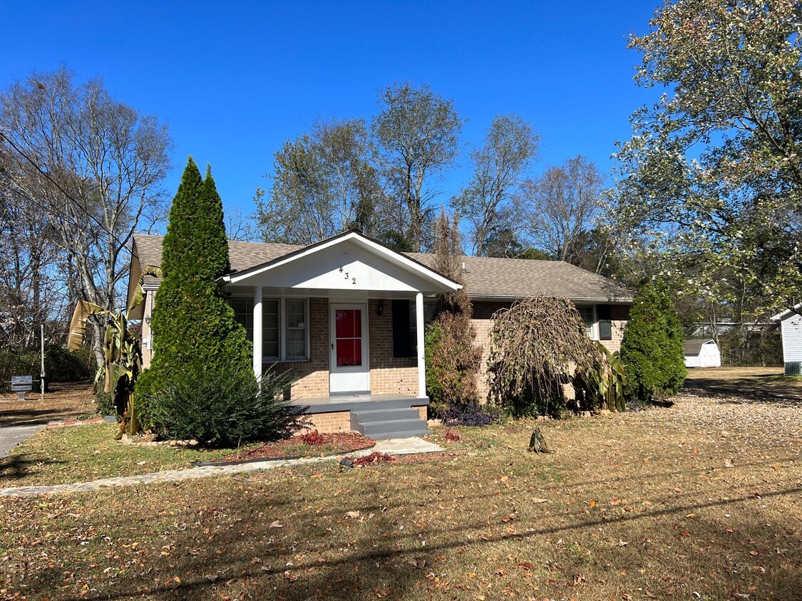 Foto principal - Cute 3BR 1.5BA Home in Smyrna - Large Back...