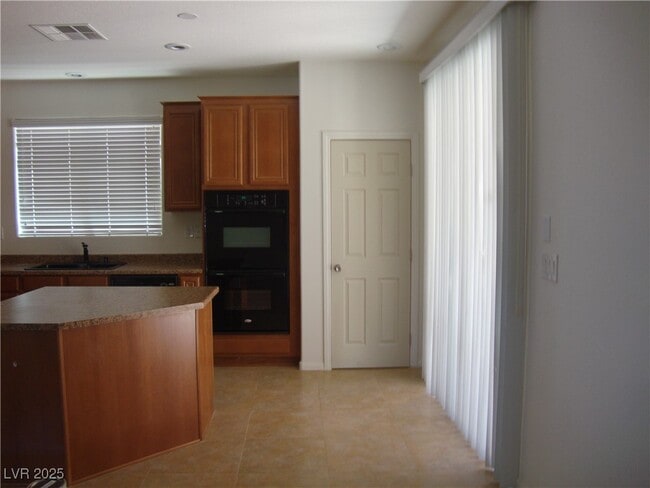 Building Photo - 6529 Broad Oaks Ct