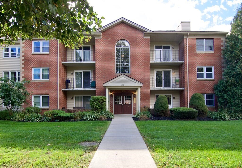 22 Maple Crest Cir Unit E, Holyoke, MA 01040 Condo for Rent in