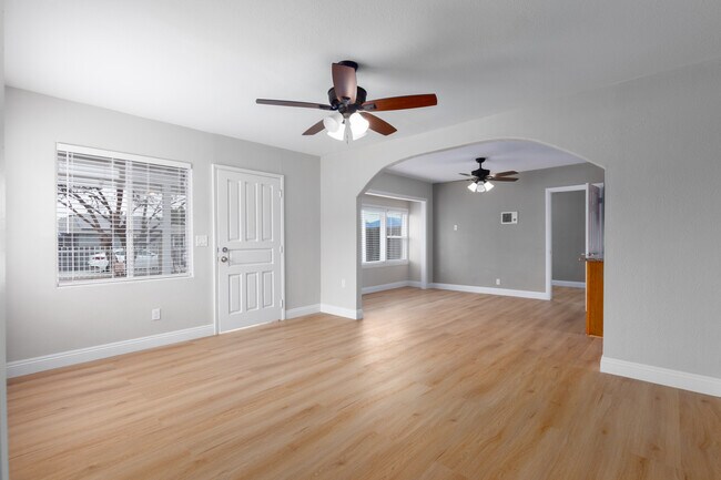 Foto del edificio - 7610 Lansing Dr
