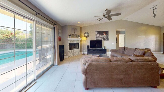 Foto del edificio - 78835 Lowe Dr