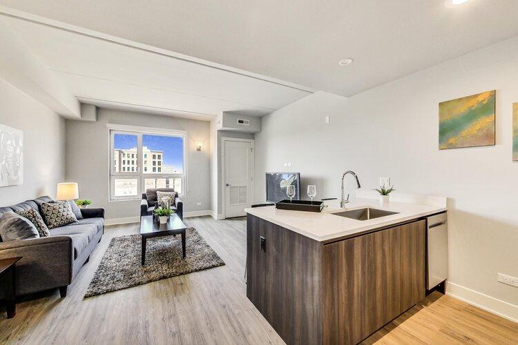 Foto principal - 1 bedroom in Chicago IL 60610