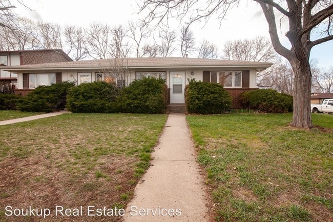 Building Photo - 1701-1703 Azalea Dr