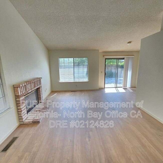Building Photo - 869 Maria Dr