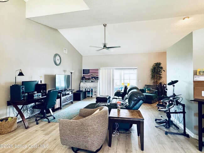 Building Photo - 2065 Thistle Dr