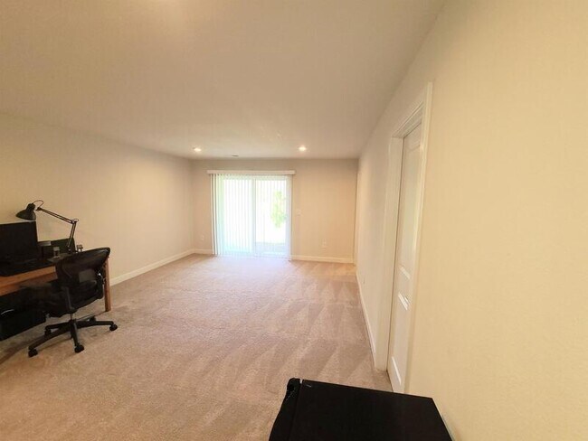 Building Photo - 1721 Shorebird Ln