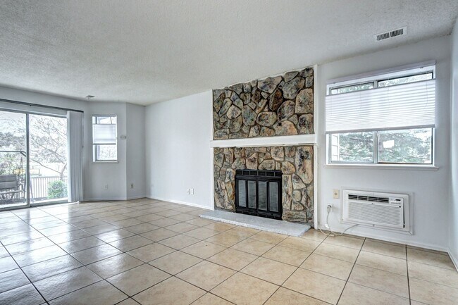 Foto del edificio - 2 bed 1 bath Condo in Victoria Crossing II