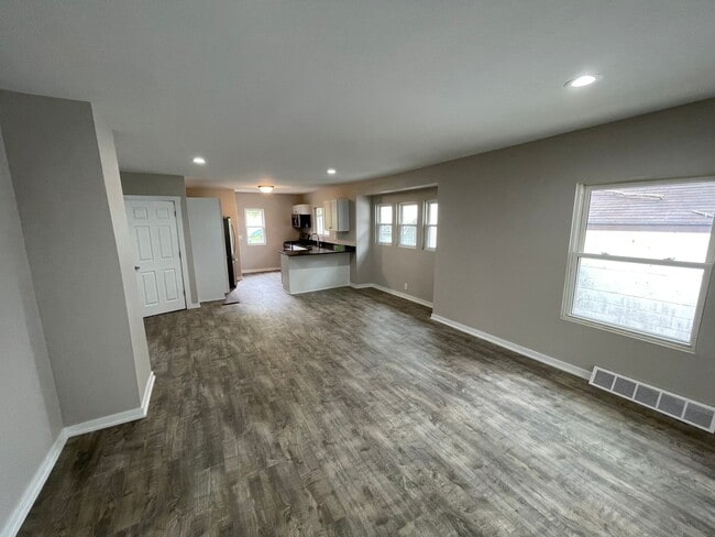 Building Photo - 1728 Northwest Dr
