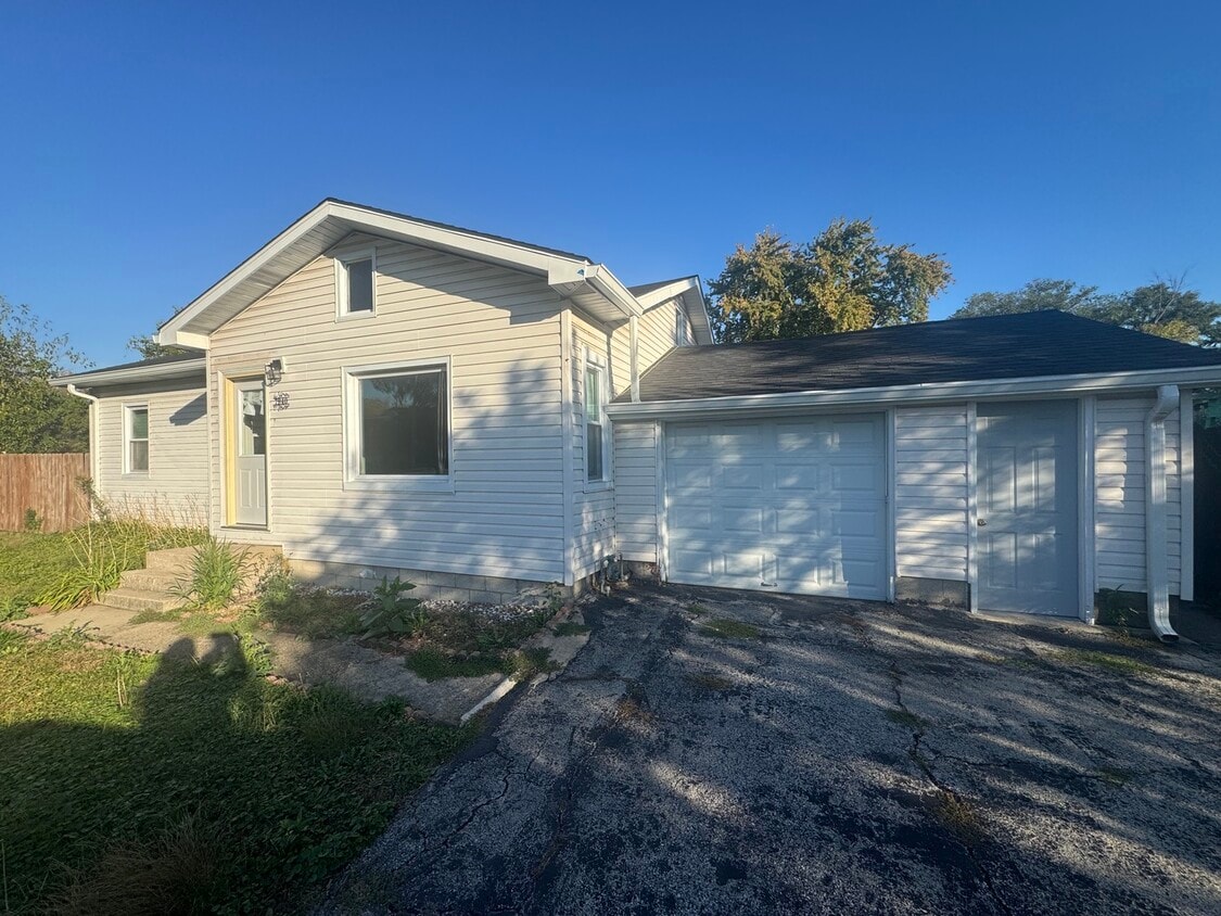 Primary Photo - 7940 W 71st St