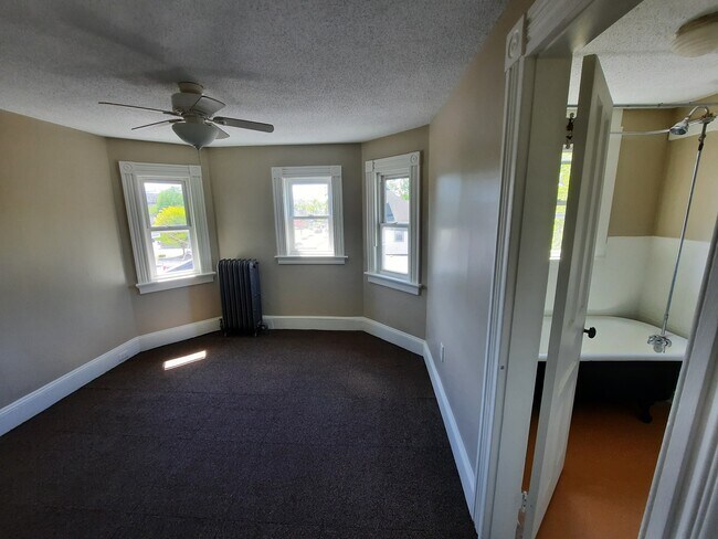 living + bath - 202 S Main St