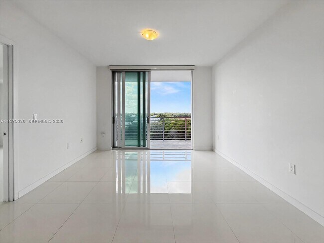 Foto del edificio - 7661 NW 107th Ave