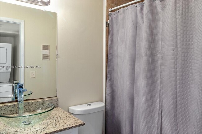 Foto del edificio - 880 NE 207th Terrace