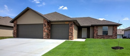 Building Photo - 532 W Melody Ln