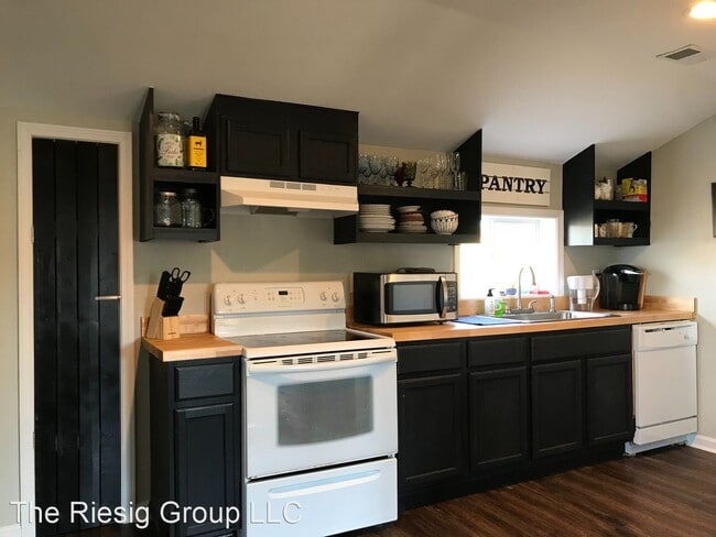 Building Photo - 2 br, 1.5 bath House - 567 Ox Bow Road
