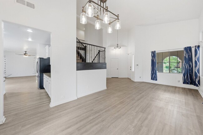 Foto del edificio - 12175 W Chase Ln