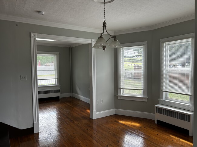 Building Photo - 1307 Quincy Ave