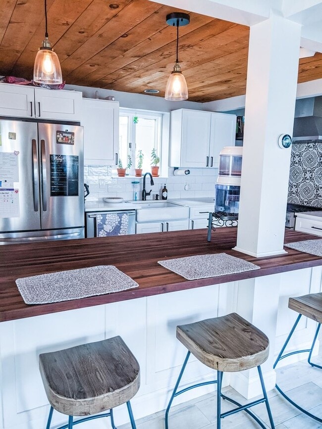 Building Photo - Charming 3BR+ Bonus Room in Family-Friendl...