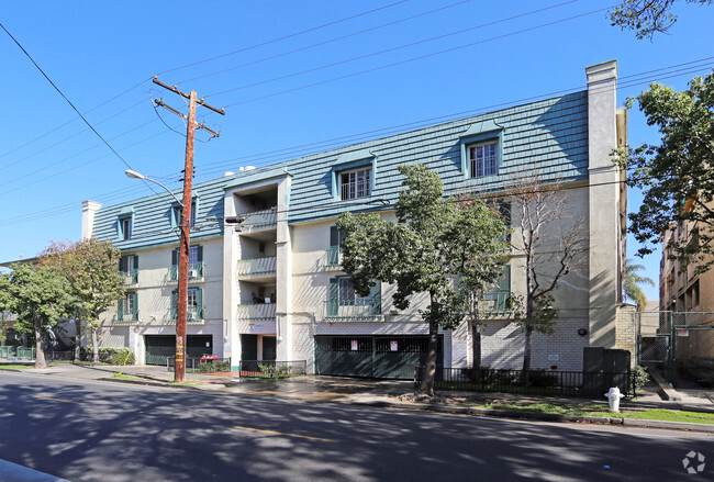 Building Photo - Ross Manor