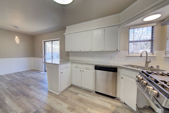 Foto del edificio - Available Mid January 3 Bedroom East Tulsa...