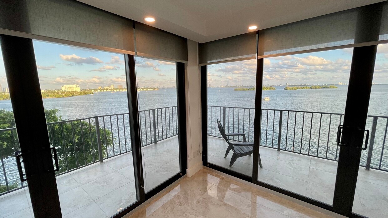 Spectacular views from downtown Miami to Sunny Isles on twin wrap-around terraces - 7751 NE Bayshore Ct